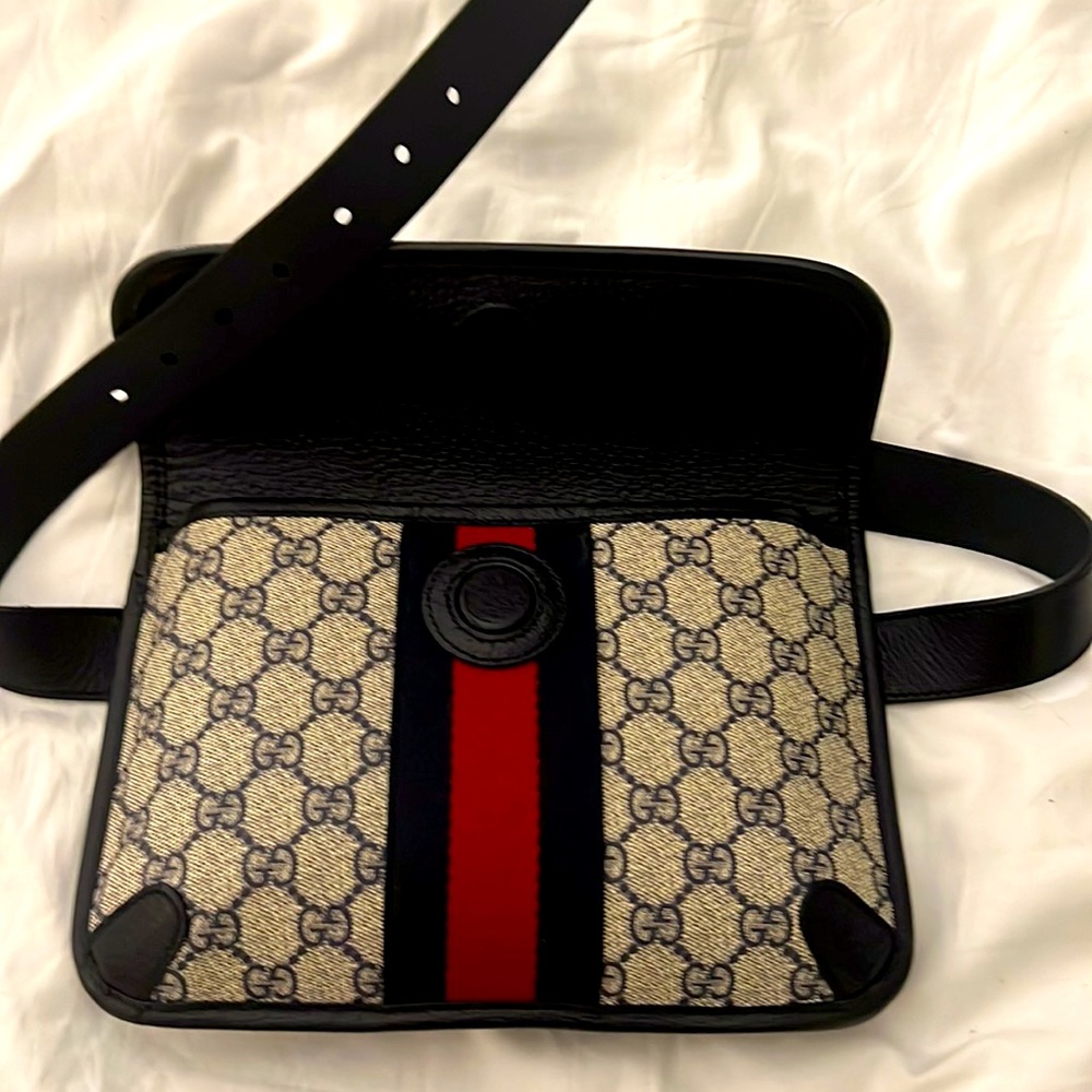 Authentic Gucci pouch - Picture 3 of 4